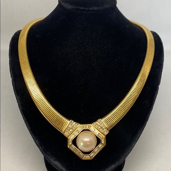 Dior Jewelry - Stunning vintage Christian Dior necklace